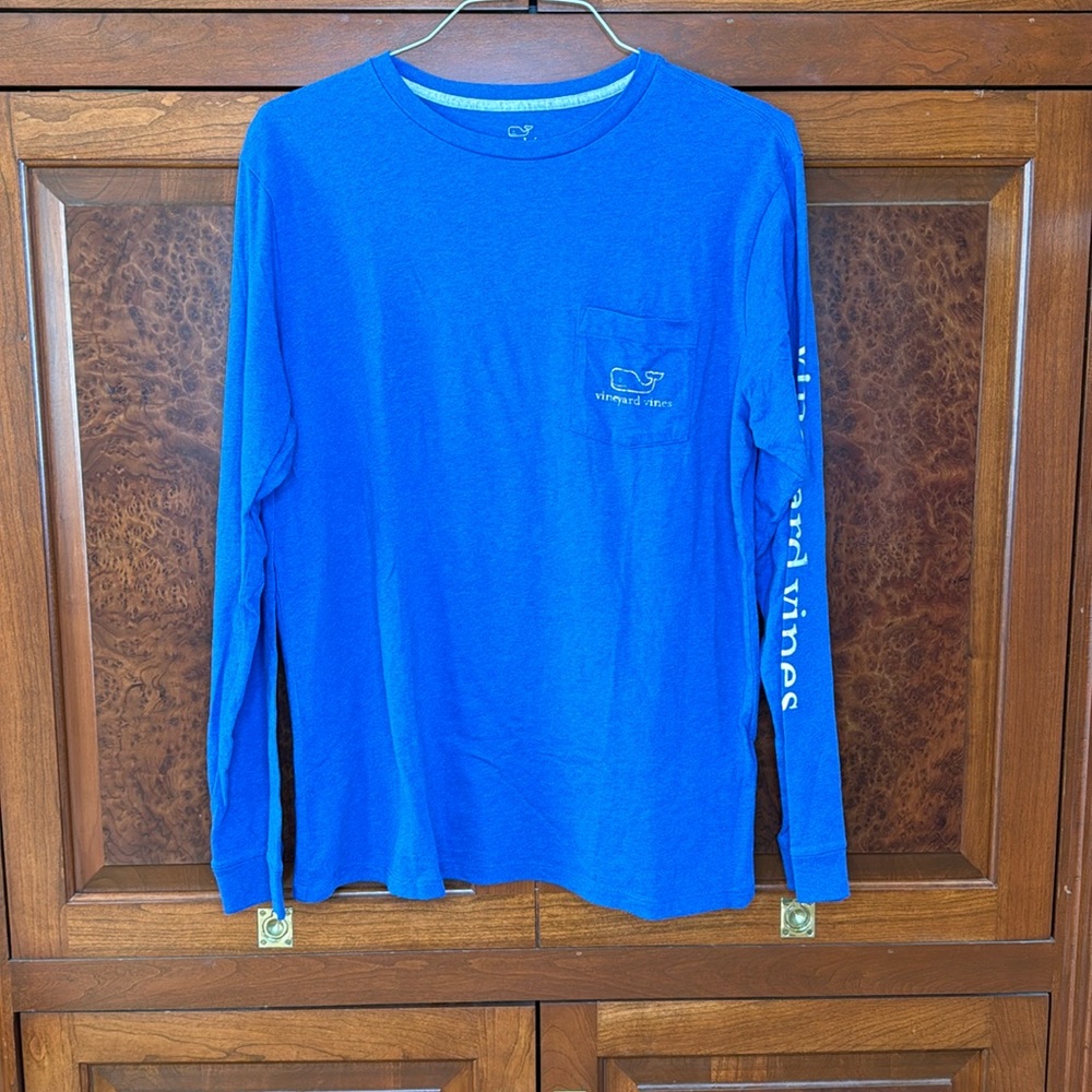 Vineyard vines men’s M, LS blue whale tee, 100% cotton, NWT, perfect condition